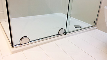Shower Enclosure With Clamps